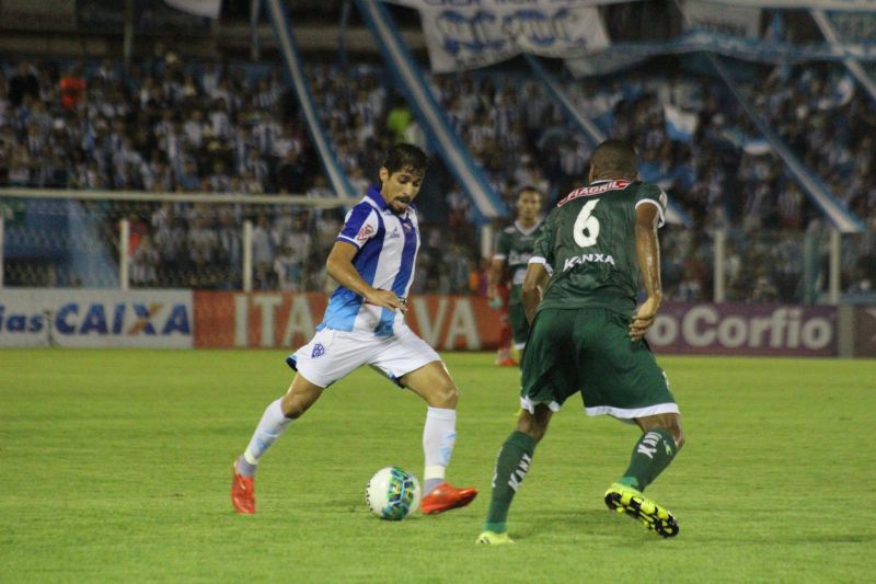 Fora do último jogo, Roniery será titular na vaga do suspenso Edson Ratinho (Foto: Fernando Torres/Paysandu S.C.)