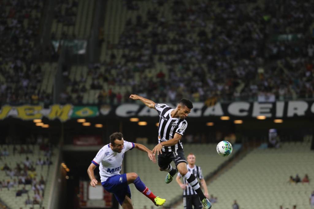 Com a vitória, o Ceará ficou a apenas um ponto do líder Vasco (Foto: Christian Alekson/CearaSC.com)