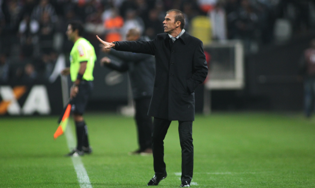Comandante coral assume responsabilidade por má fase da equipe (Foto: Antônio Melcop/Santa Cruz)