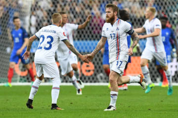 Islândia é goleada, mas luta até o fim e ainda aplica dois gols no país-sede da Euro (Foto: FRANCK FIFE / AFP) 