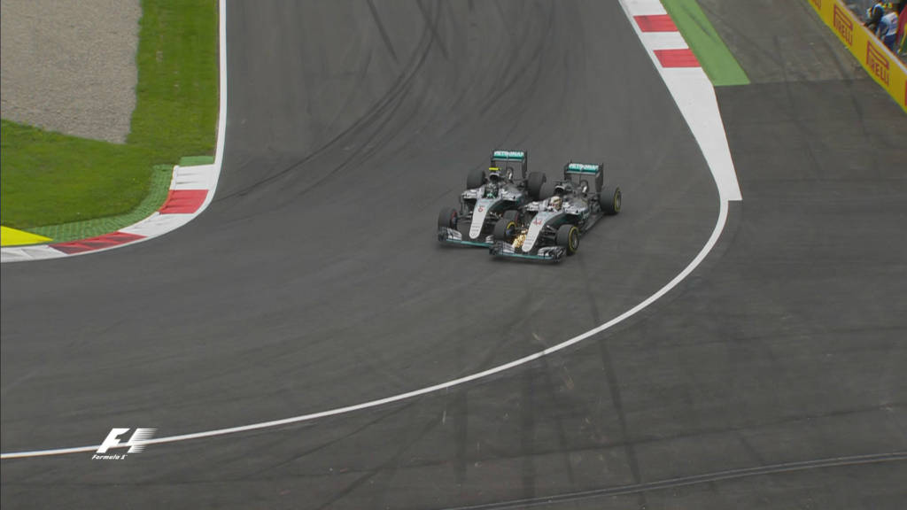 Rosberg e Hamilton se chocaram na última volta do GP da Áustria de F1 (Foto: Reprodução)