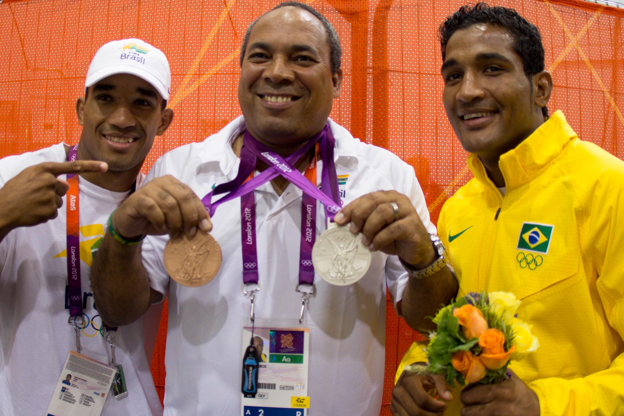 Os irmãos Esquiva e Yamaguchi Falcão conquistaram medalhas em Londres 2012 (Foto: Washington Alves/AGIF/COB)