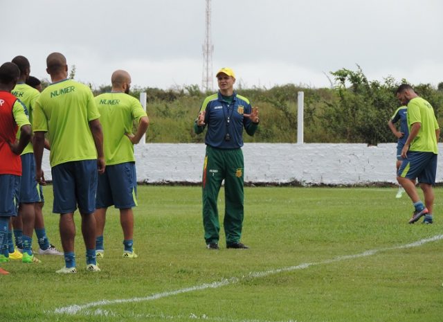 Sampaio Corrêa precisa da vitória em Florianópolis (Foto: Divulgação)