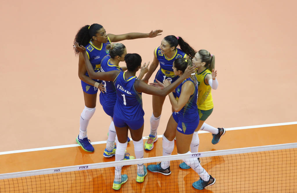 Seleção Brasileira não teve dificuldades para vencer as donas da casa nesta quarta-fiera (Foto: FIVB/Divulgação)