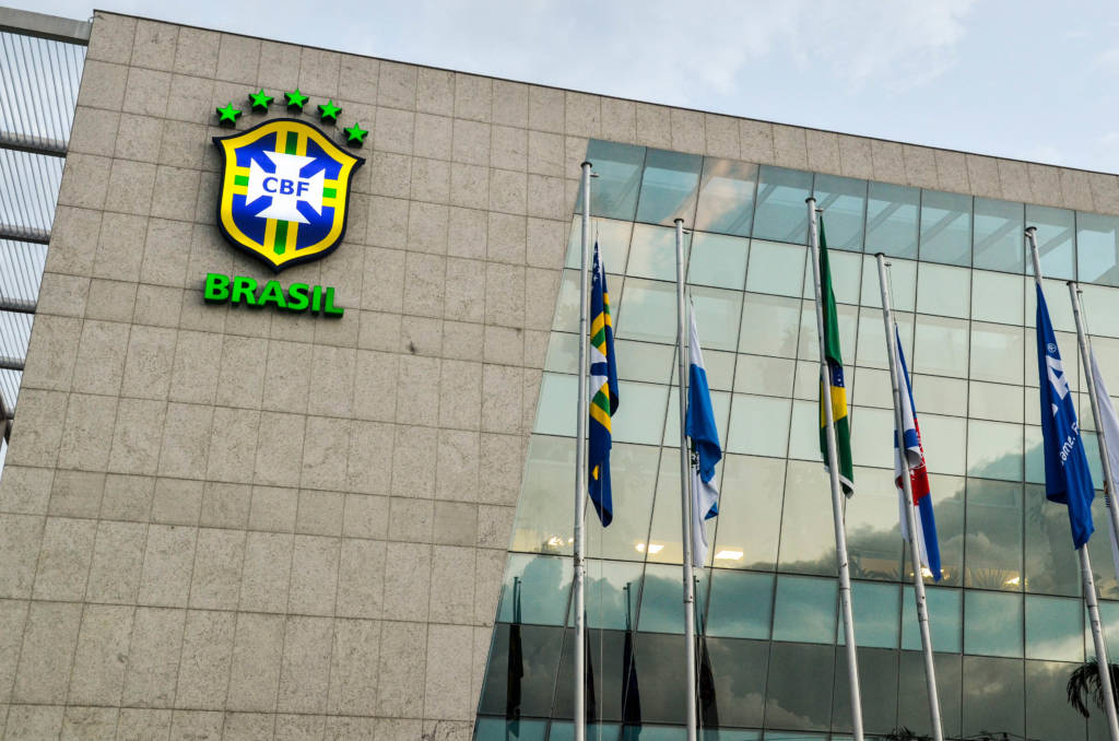 Sede da CBF, na Barra da Tijuca, sem o nome do ex-presidente José Maria Marin, preso em investigação internacional que apura casos de corrupção e fraudes na Fifa (Fernando Frazão/Agência Brasil)