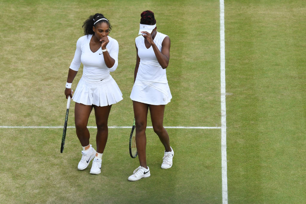 Serena e Venus tentarão o sexto título em Wimbledon (Foto: Leon Neal/AFP) 