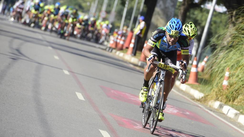 Quarto colocado na 9 de julho, Gideoni representará o Brasil no ciclismo de pista no Rio 2016 (Foto: Fernando Dantas/Gazeta Press)