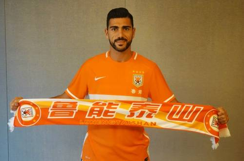 O atacante Graziano Pellè fechou contrato com o Shandong Luneng, da China, por dois anos e meio (Foto: Divulgação/Shandong Luneng)