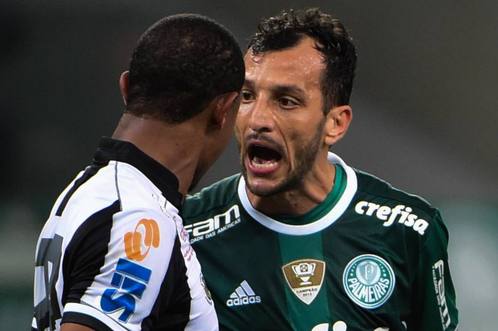 Edu Dracena, jogador do Palmeiras, durante partida contra o Santos, válida pela décima quarta rodada do Campeonato Brasileiro 2016 Série A, na capital paulista. 12/07/2016, Foto: Djalma Vassão/Gazeta Press