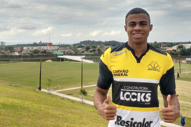 Taylor é uma das principais promessas do Verdão (Foto: Douglas Sartor/ ECC) 