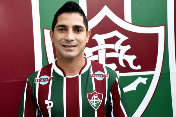Danilinho assinou contrato de empréstimo por um ano (Foto: Milson Santana/Fluminense)