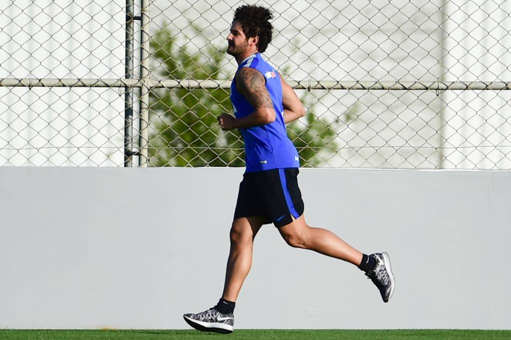 Atacante que retornou do Chelsea tem se esforçado para entrar em forma (foto: Djalma Vassão/Gazeta Press)