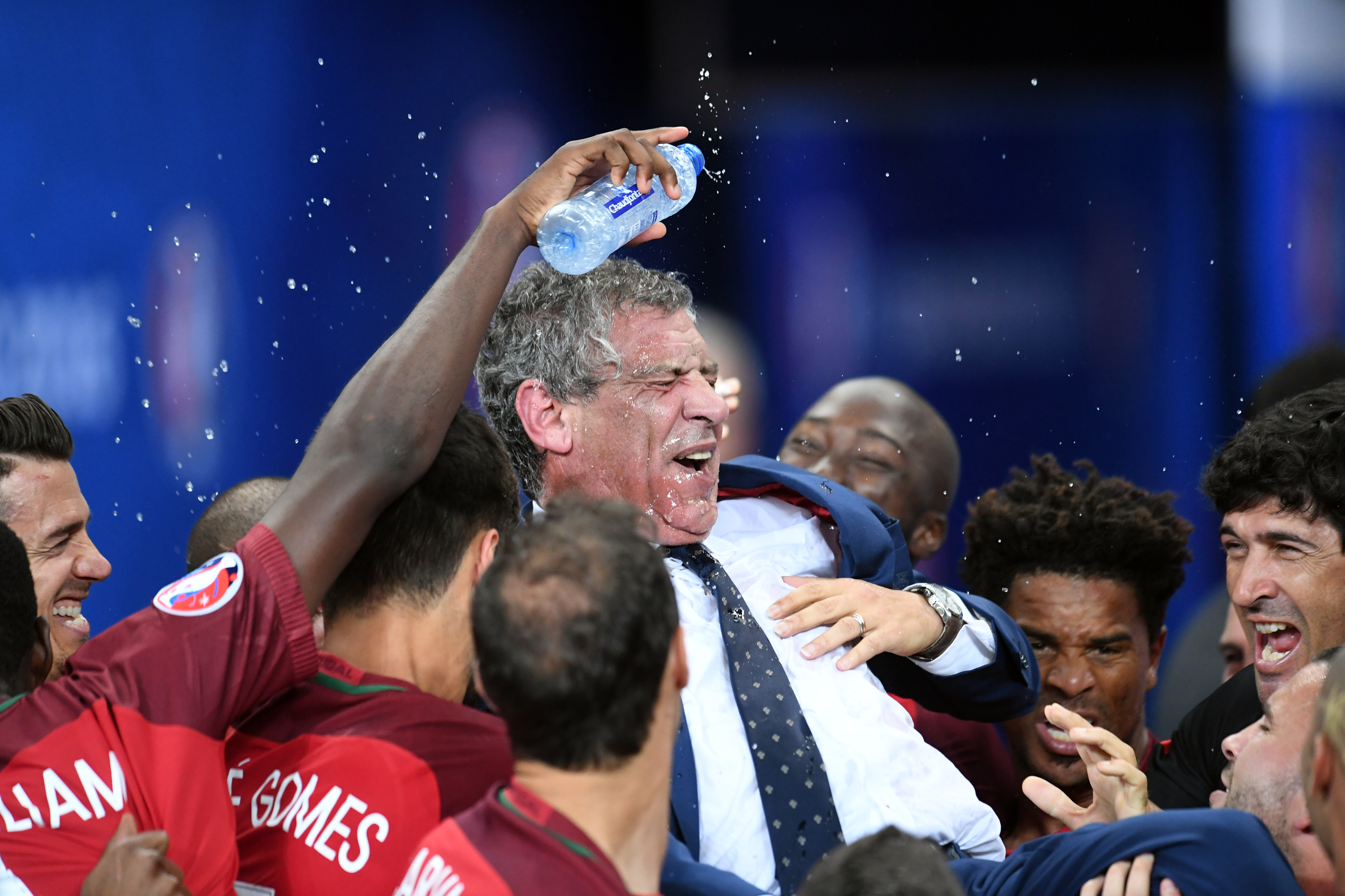 Invicto em jogos oficiais, Santos assumiu Portugal em 2014 (Foto: Francisco Leong/AFP)