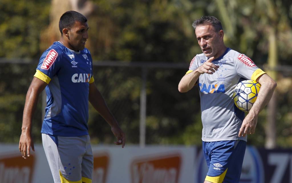 Técnico Paulo Bento já se encontra bastante pressionado no cargo (Washington Alves/Light Press)