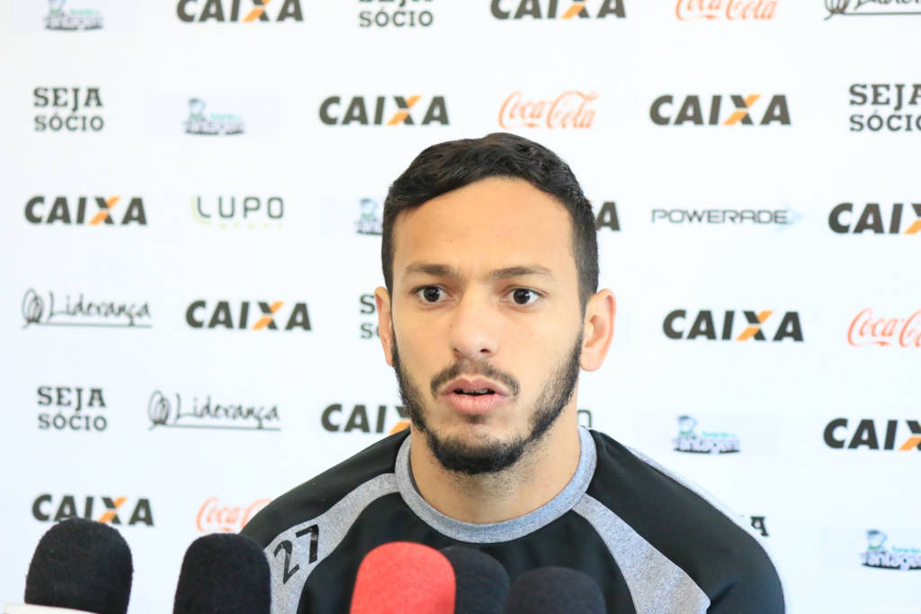 Yago vem reconquistando seu espaço no Figueira (Foto: Divulgação/Figueirense)