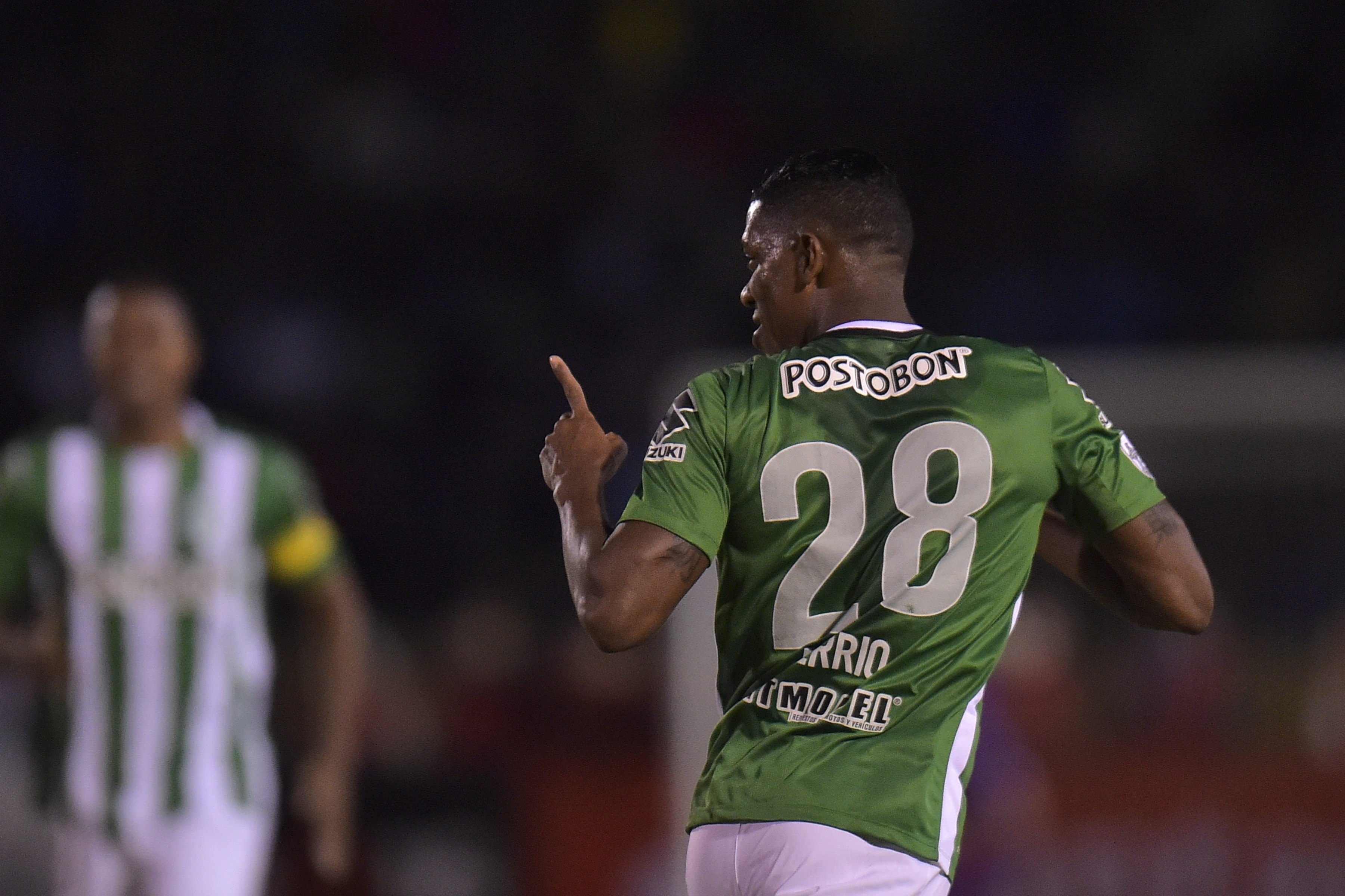 Berrío fez o primeiro do Atlético Nacional (Foto: Rodrigo Buendia/AFP)