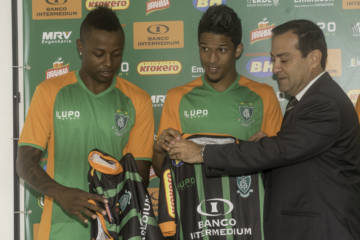 Loboa (esq.) e Nixon confiam na permanência do Coelho na Série A (Mourão Panda/AFC)