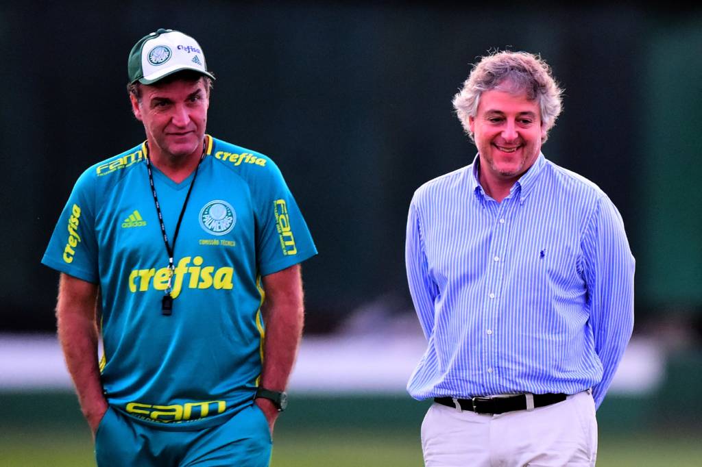 Cuca e Paulo Nobre durante treino do Palmeiras na Academia da Barra Funda , em Sao Paulo,SP 11/07/2016 Foto:Sergio Barzaghi/Gazeta Press