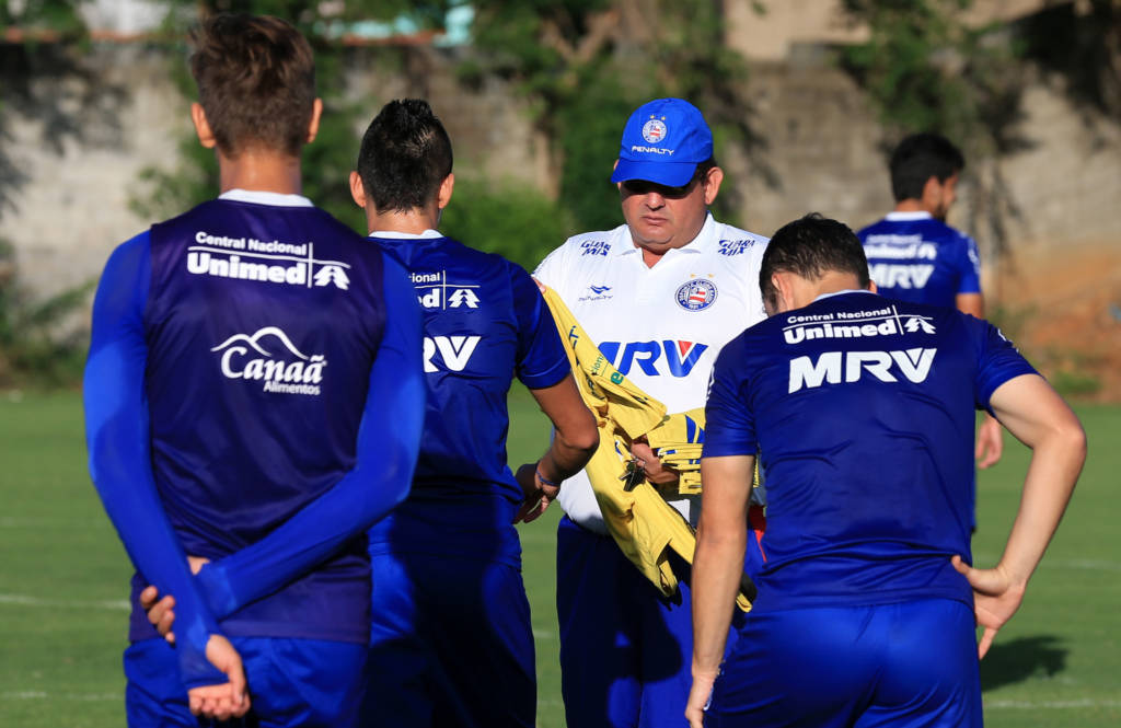 O técnico Guto Ferreira teve de fazer algumas modificações na equipe titular do Bahia  (Foto: Felipe Oliveira/EC Bahia)