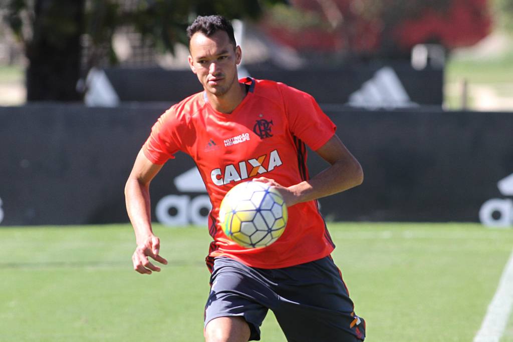 Para o zagueiro Réver, apesar de favorito, o Flamengo não tem nenhuma vantagem sobre o América-MG (Foto: Gilvan de Souza/Flamengo)