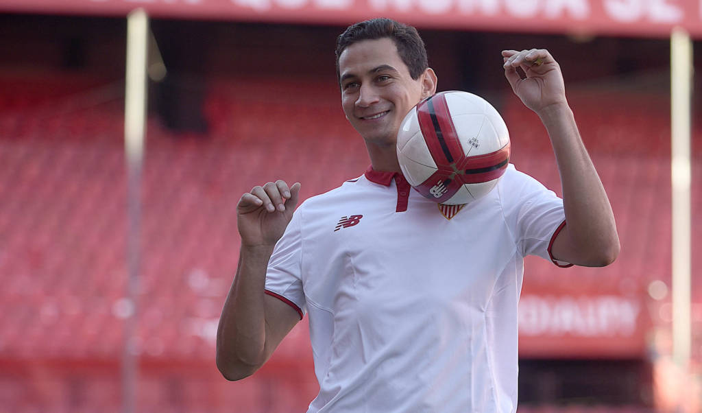 O brasileiro Paulo Henrique Ganso, durante sua apresentação ao Sevilla Divulgação/Sevilla) 