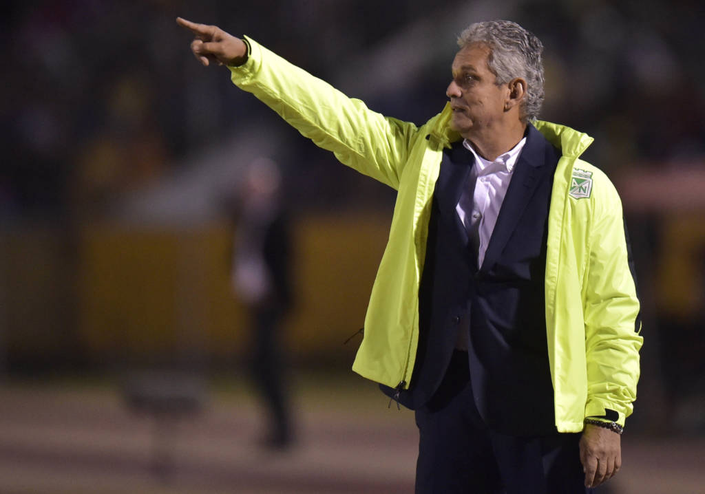 O técnico Reinaldo Rueda, do Atlético Nacional-COL, durante a primeira partida da final da Copa Libertadores contra o Independiente del Valle (Foto: Rodrigo Buendia/AFP)