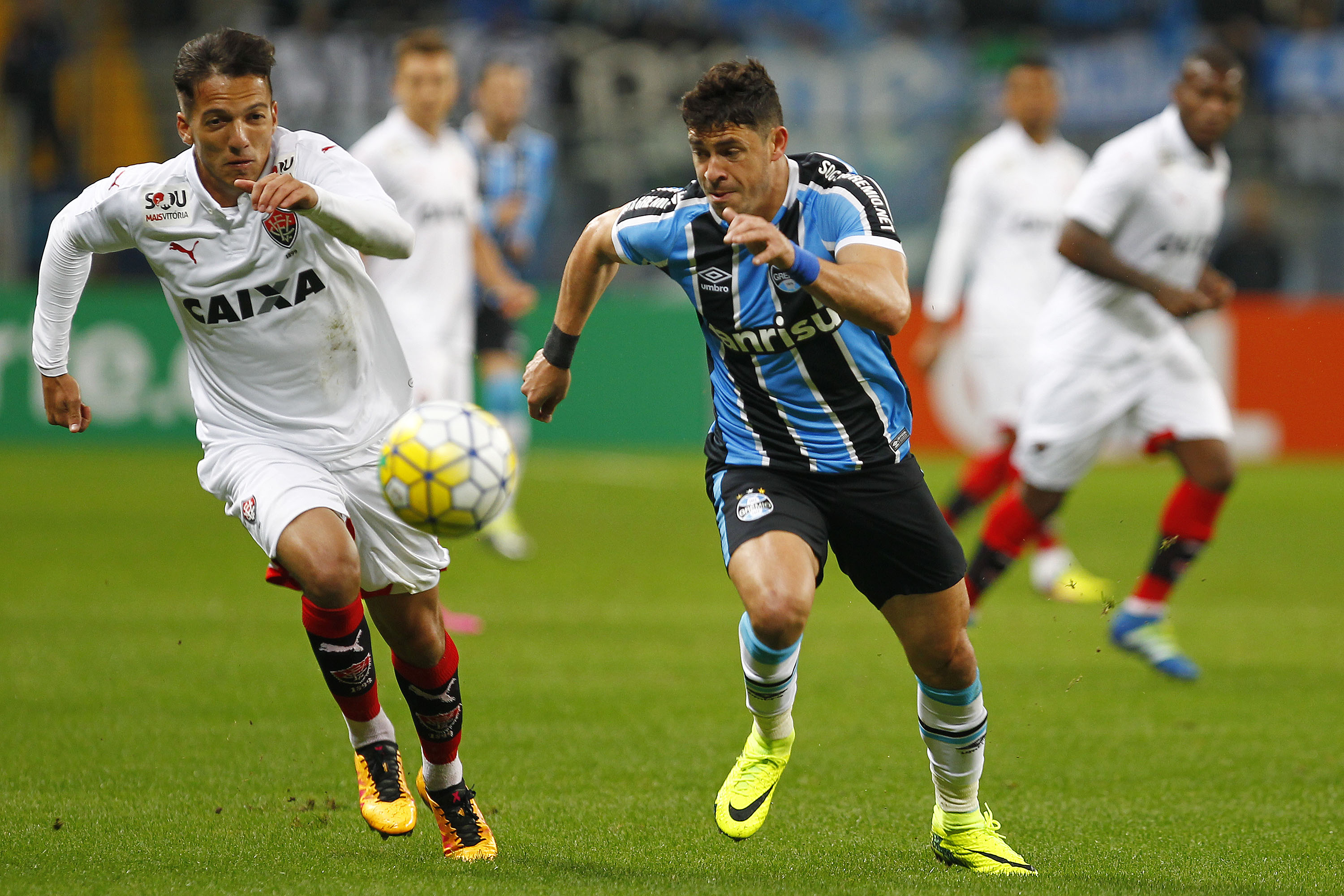 Meia ex-tricolor passa a defender o ex-clube de Hulk (Foto: Lucas Uebel/ GFBPA)