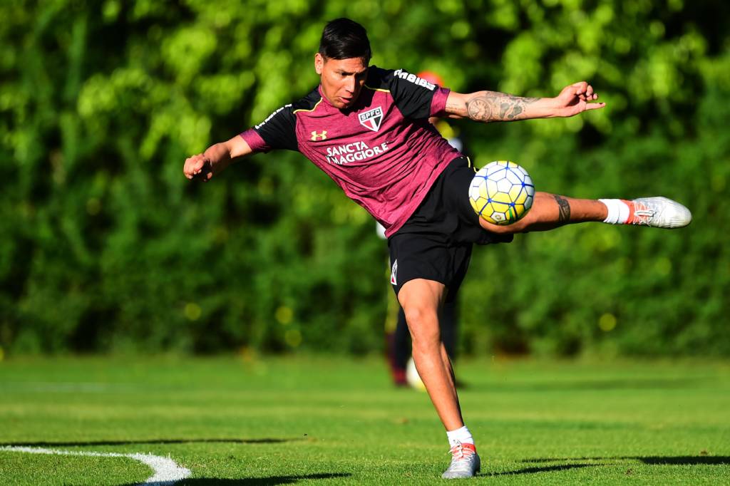 Andres Chavez era apenas reserva no Boca Juniors, mas chega para ser o homem-gol do São Paulo (Foto: Sergio Barzaghi/Gazeta Press)
