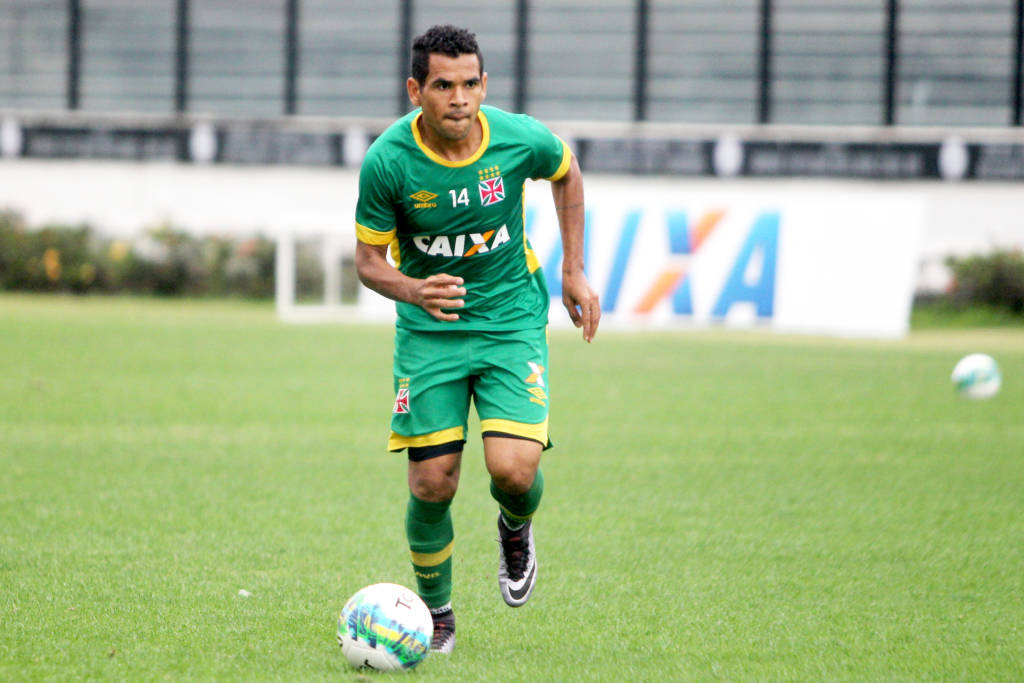 O atacante Éderson valoriza o período de treinos do Vasco (Foto: Paulo Fernandes/Divulgação)