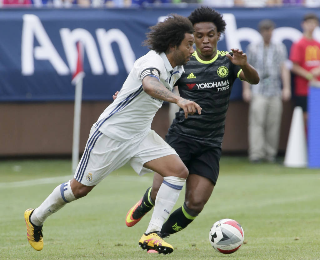 Enquanto Marcelo brilhou pelo Real Madrid, Willian teve uma atuação apagada pelo Chelsea neste sábado (Foto: Duane Burleson/Getty Images/AFP)
