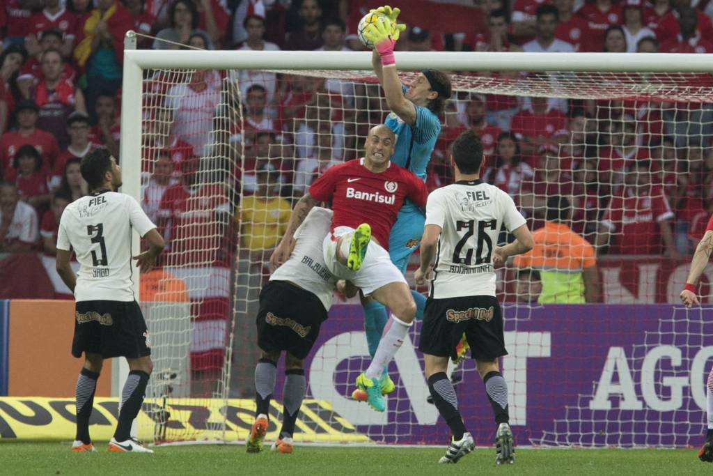 Cássio foi bem mais exigido no segundo tempo, quando o Inter se desesperou (foto: Daniel Augusto Jr./Ag. Corinthians)