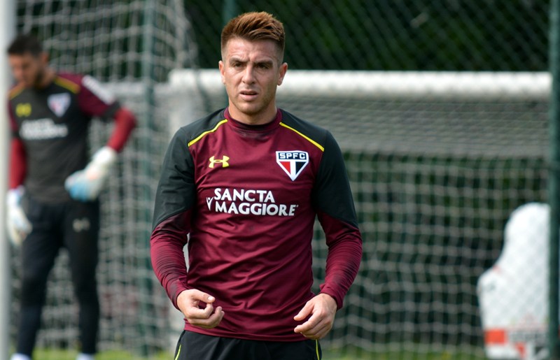 Buffarini trabalhou com Bauza no San Lorenzo e sonha em ser convocado por ele para defender seleção argentina (Foto: Érico Leonan/SPFC)