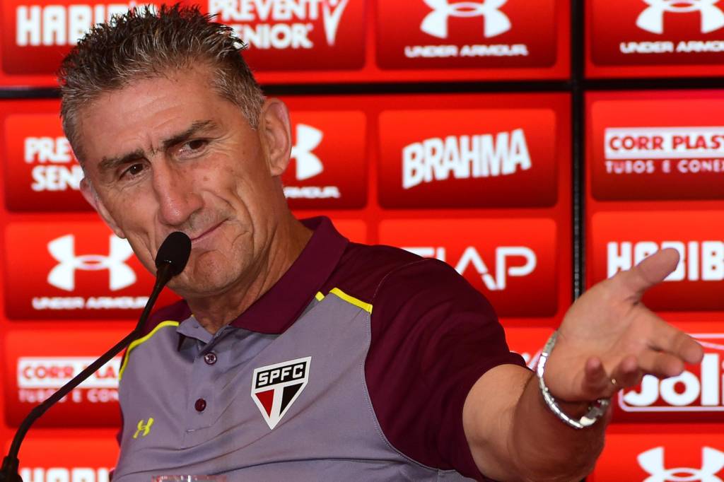 Edgardo Bauza está esperançoso em trazer Messi de volta para a Argentina (Foto: Djalma Vassão/Gazeta Press)