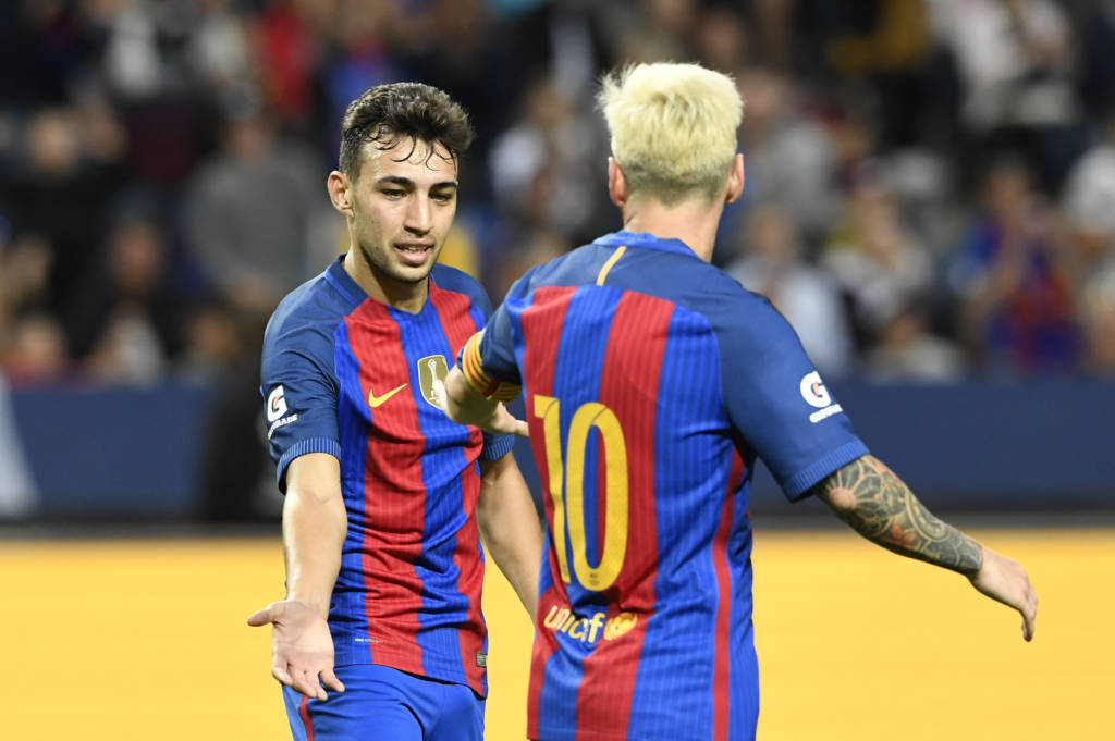 Munir comemora gol ao lado de Messi (Foto: JONATHAN NACKSTRAND/AFP)