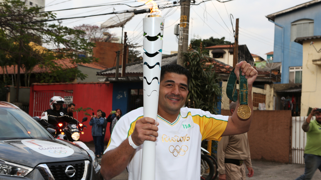 Ex-judoca Henrique Guimarães participou do revezamento da tocha (Foto: Fabio Menotti/Divulgação)