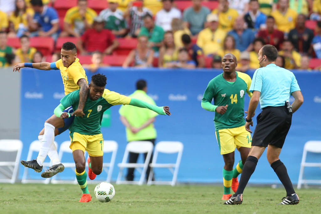 Neymar ajudou a expulsar um sul-africano, mas não capitaneou o Brasil à vitória (foto: Lucas Figueiredo/Mowa Press)