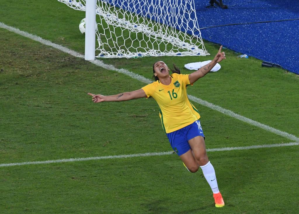 A atacante Beatriz marcou o primeiro e o quinto gol do Brasil em cima da Suécia neste sábado (Foto: Vanderlei Almeida/AFP)
