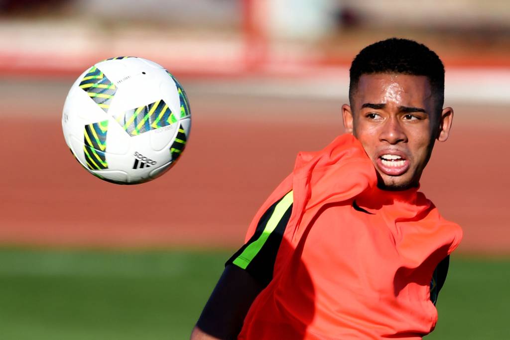 Brazilian footballer Gabriel Jesus takes part in a training session at the Fire Department Training Center in Brasilia, on August 1, 2016. The Rio 2016 Olympic and Paralympic Games will be held in Brazil from August 5-21 and September 7-18 respectively. / AFP PHOTO / EVARISTO SA