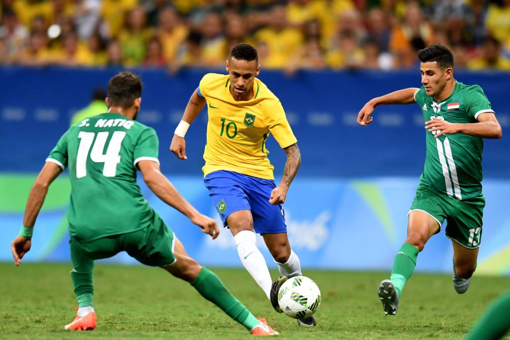 Irritadiço contra os iraquianos, Neymar ouviu gritos de "Marta", estrela do futebol feminino (foto: Evaristo Sá/AFP)