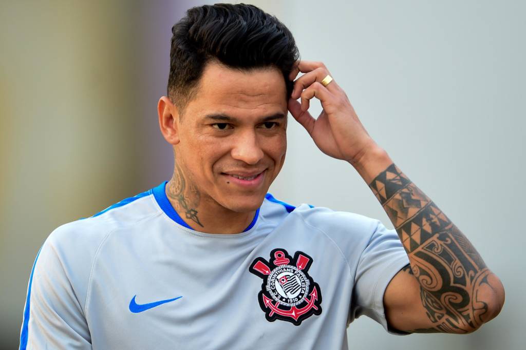 Giovanni Augusto foi titular contra o Fluminense na Copa do Brasil  (Foto: Djalma Vassão/Gazeta Press)