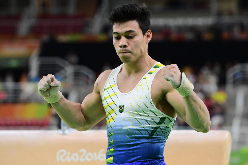 Sérgio Sasaki comemorou a nona posição na final individual (Foto: Emmanuel DUNAND/AFP)