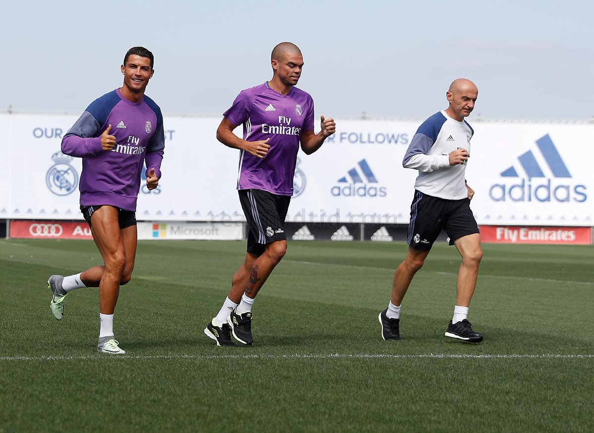 Pepe e Cristiano Ronaldo conquistaram o primeiro título de Portugal há um mês (Foto: Helios de la Rubia/Real Madrid)