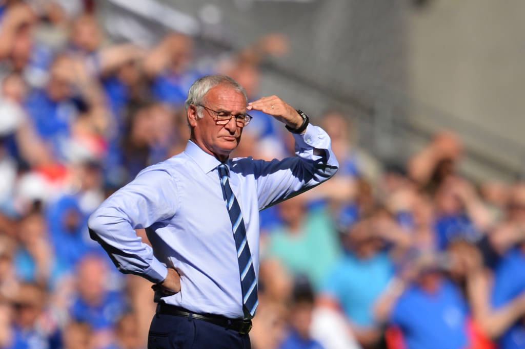 O técnico Claudio Ranieri admitiu que não acredita em um segundo título do Leicester (Foto: Glyn Kirk/AFP)