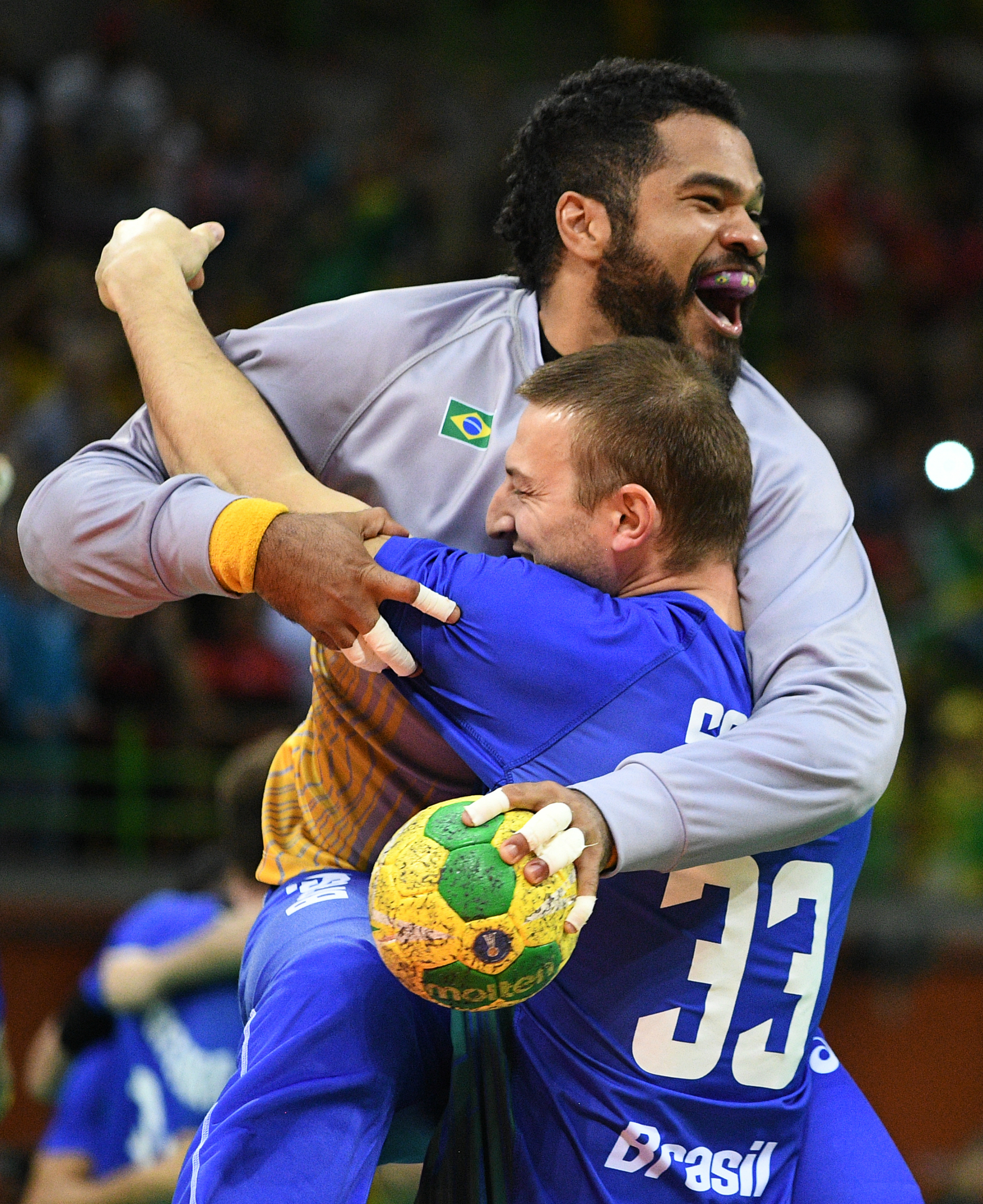 Essa foi a primeira vez que o Brasil venceu uma seleção europeia nos Jogos Olímpicos (Foto: Roberto Schmidt/AFP)