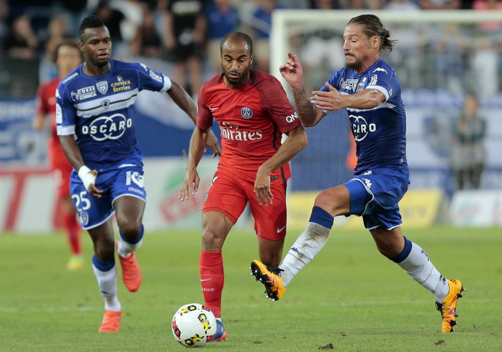Lucas mostrou boa movimentação, mas passou em branco na vitória do PSG (Foto: Pascal Pochard Casabianca/AFP)