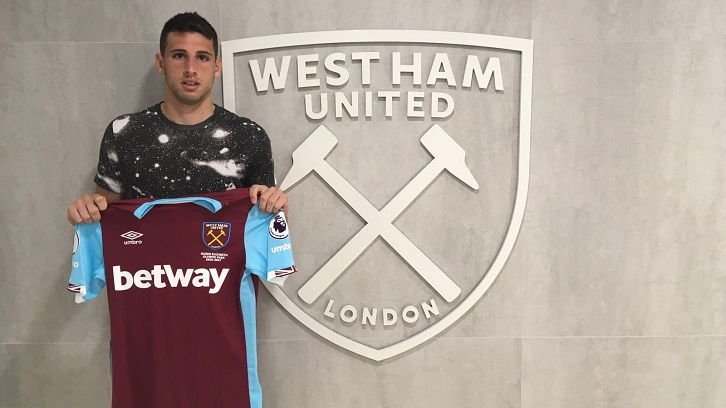 Com direitos vinculados ao Deportivo Maldonado, Calleri foi emprestado por um ano ao West Ham (Foto: Divulgação/West Ham)