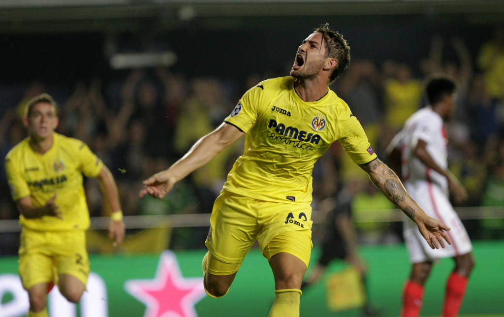 Pato marcou o gol de empate do Submarino Amarelo (Foto: JOSE JORDAN/AFP)