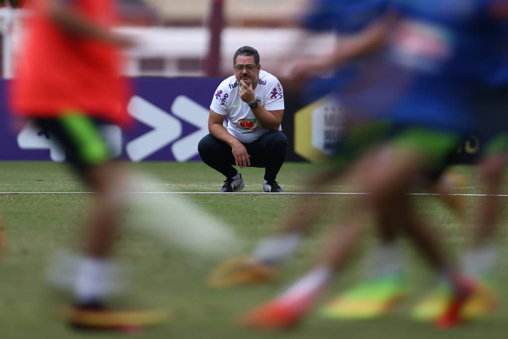 Rogério Micale escolheu Neymar como o capitão da Seleção olímpica (foto: Lucas Figueiredo/Mowa Press)