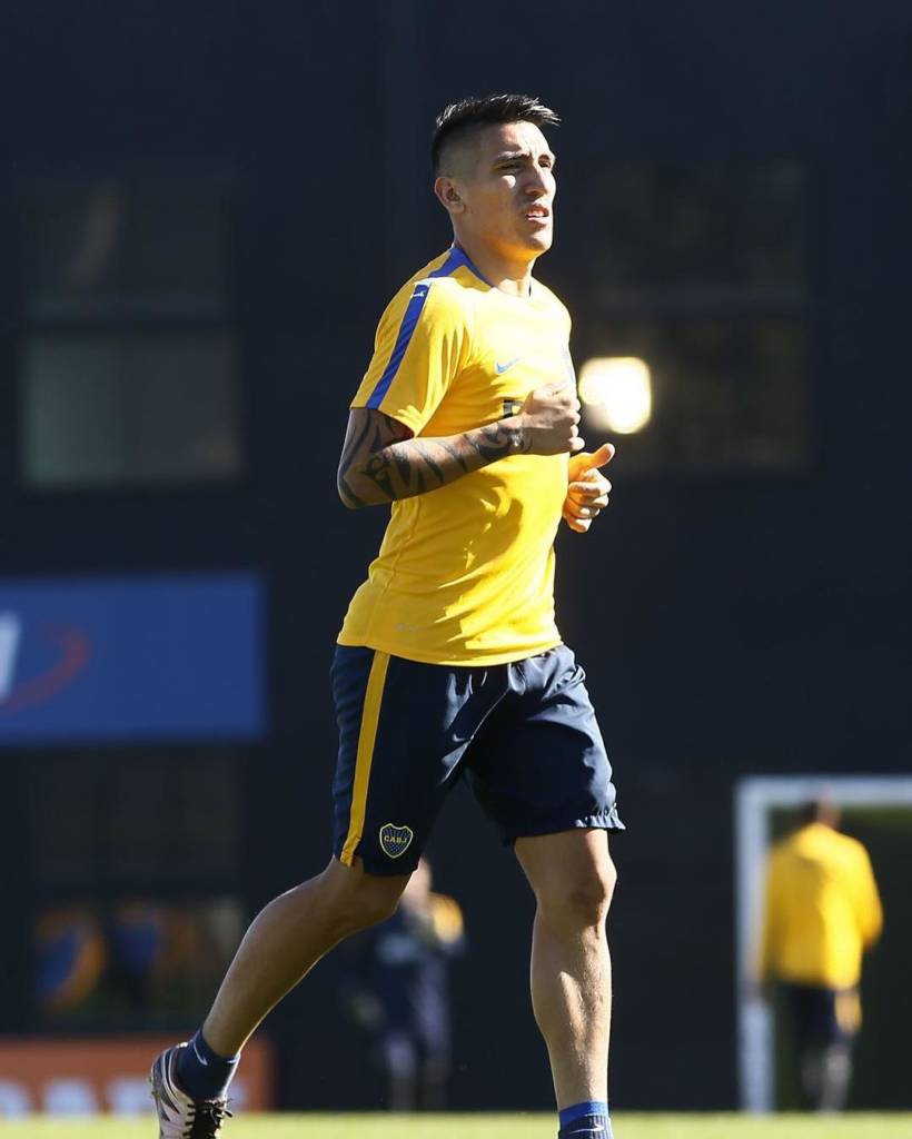 Centurión postou fotos em uma rede social em que aparece treinando pelo Boca (Foto: Reprodução)