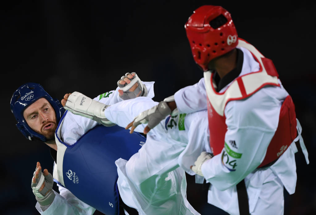 US Stephen Lambdin (L) competes with Brazil's Maicon Siqueira during their men's taekwondo qualifying bout in the +80kg category as part of the Rio 2016 Olympic Games, on August 20, 2016, at the Carioca Arena 3, in Rio de Janeiro. / AFP PHOTO / Kirill KUDRYAVTSEV
